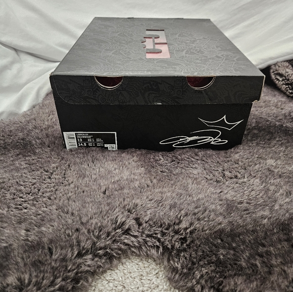 LEBRON XIX ALL LEATHER SZ 13. DS. W/ ORIGINAL BOX - Picture 3 of 11